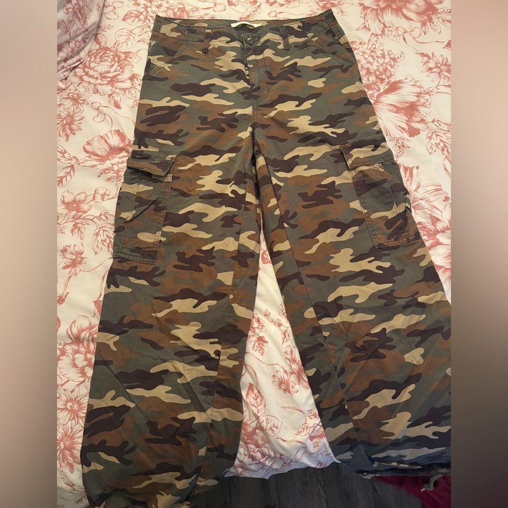 Levi’s 94 baggy camo pants - Picture 2 of 4